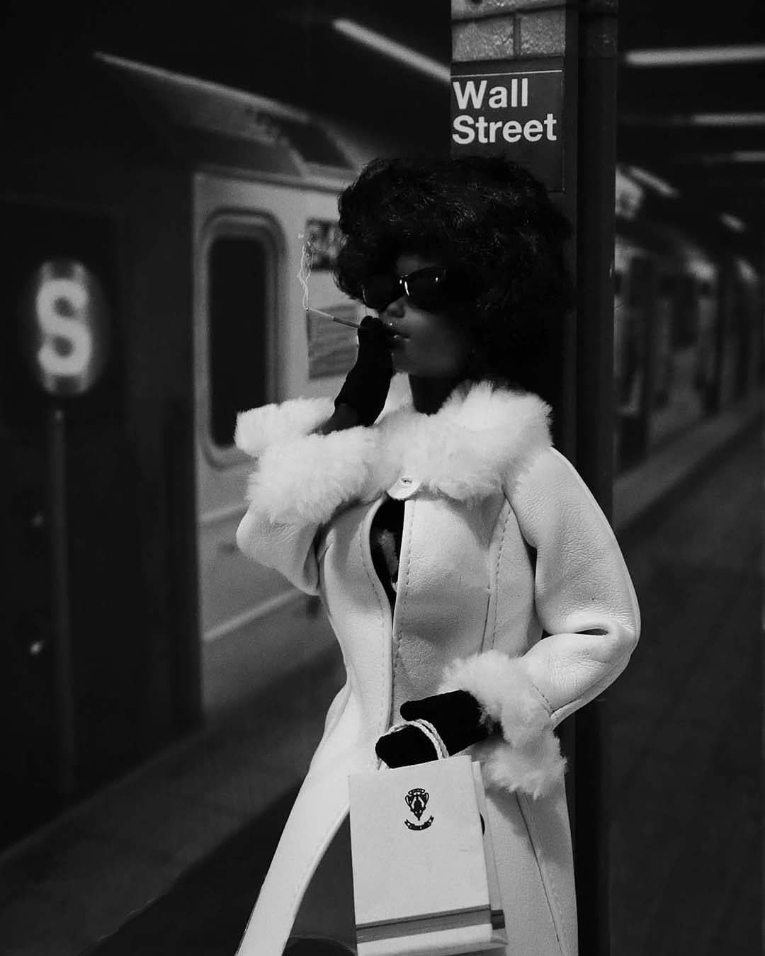▪️Wall Street Attitude ▪️

.
.
.
.
.
.
#dollstagram #dollphotography #barbiedoll #bnw_mood #bnwart #frenchartist #womenphotographer #parisianartist #femmephotographe #bnw_pictures #bnw_photography #bnw_black #bwlover #blackandwhitephotography #mattel #miniaturedoll #mylittleworld #wallstreetsubway #blackwomanownedbusiness #subwaystation #bnw_addicted #bnwsouls