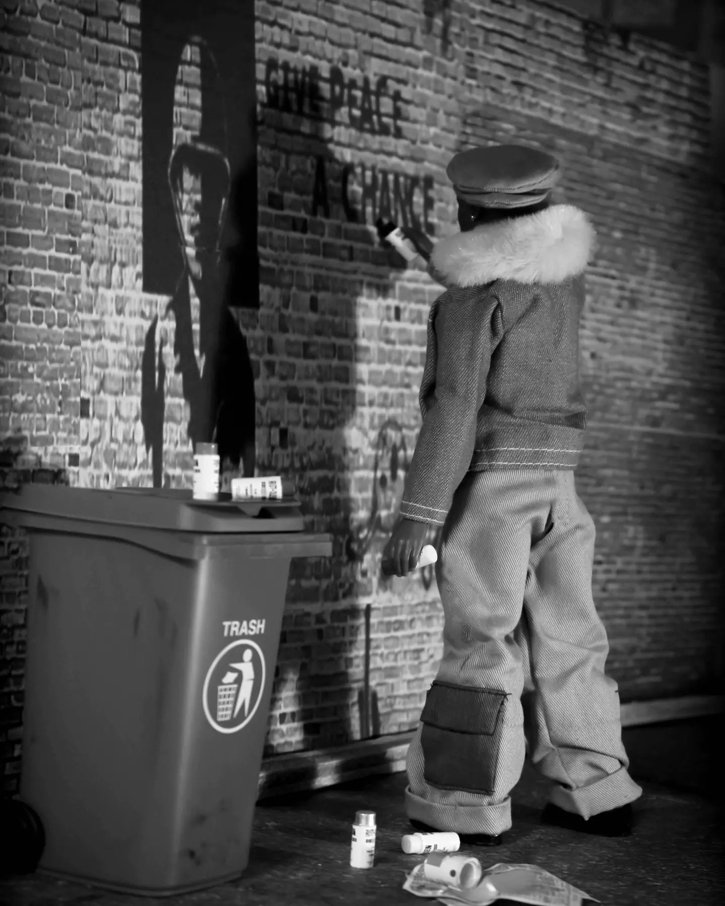 ▪️Give peace a chance ▪️

.
.
.
.
.
.
#mylittleworld #womenphotographer #womanartist #barbiedoll #mattel #miniaturedoll #frenchartist #graffitiart #emergingartists #peaceachance #bnw_pictures #bnw_black #bnw_photography #bnw #bwlover #bnw_mood #parisianartist #spreadpeace